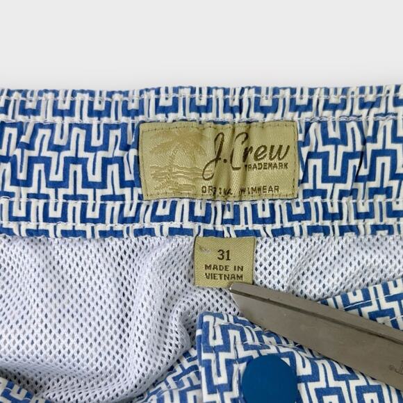 J.Crew 7" Stretch Eco Pool Short in Maze Print Size 31 - Picture 3 of 9